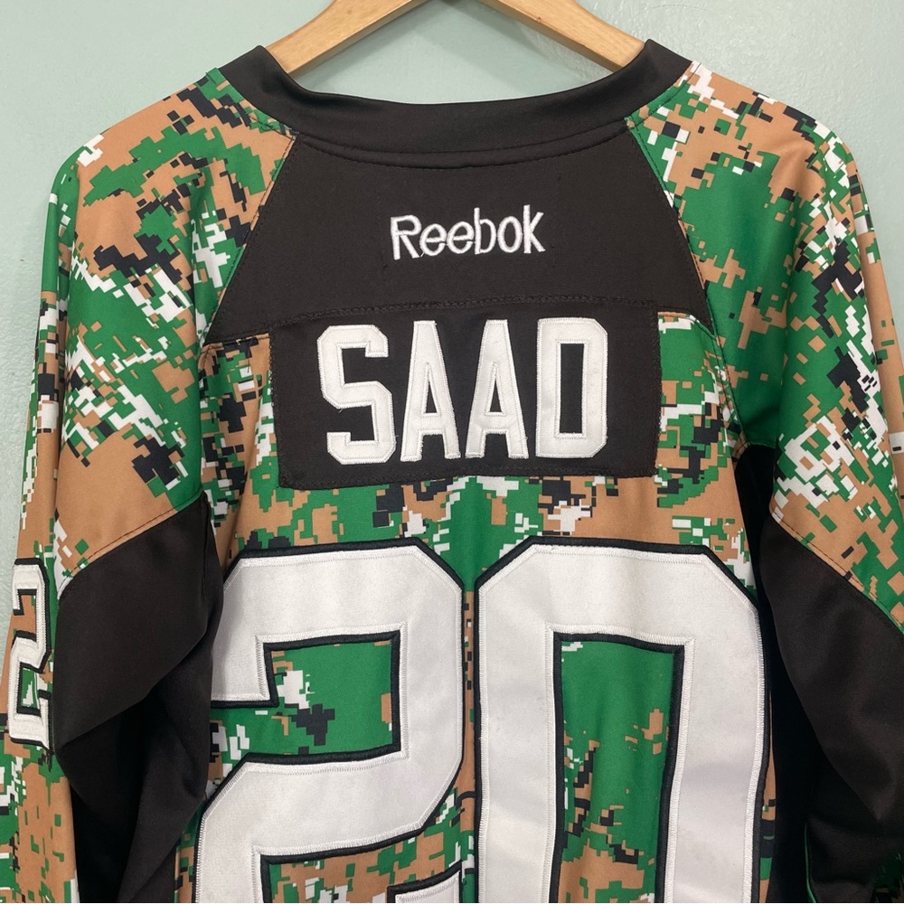 VTG CCM Reebok Chicago Blackhawks Brandon Saad Jersey Camo Veterans Sz 48 NHL - Picture 10 of 14